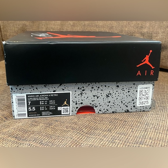 AIR JORDAN Women’s 4 Retro “Frozen Moments” - Picture 11 of 12